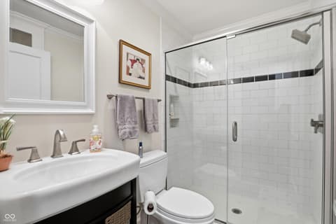 Photo of 810 W Pine Street, Zionsville, IN