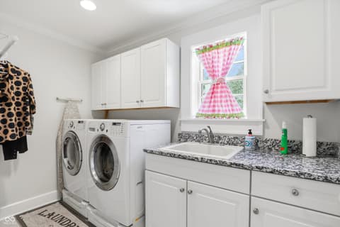 Photo of 810 W Pine Street, Zionsville, IN