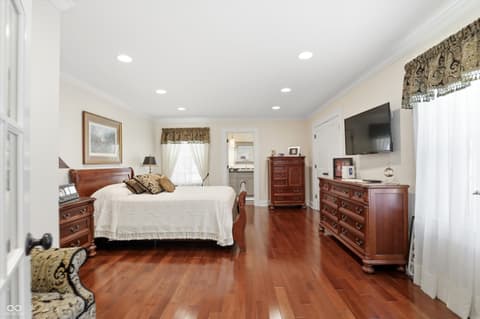 Photo of 810 W Pine Street, Zionsville, IN