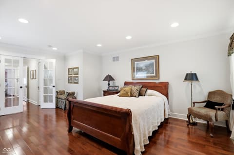 Photo of 810 W Pine Street, Zionsville, IN