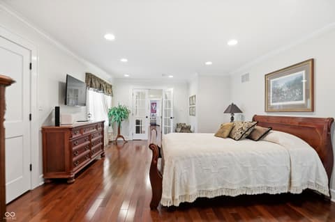 Photo of 810 W Pine Street, Zionsville, IN