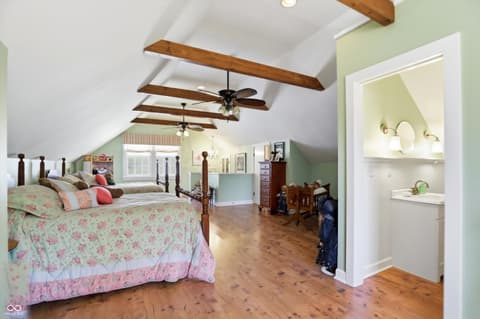 Photo of 810 W Pine Street, Zionsville, IN