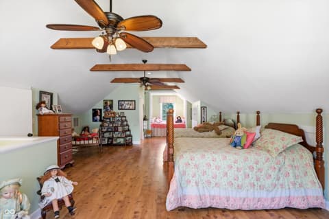 Photo of 810 W Pine Street, Zionsville, IN
