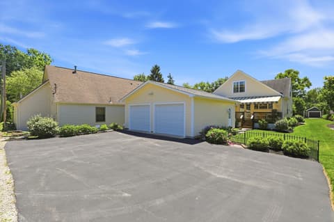 Photo of 810 W Pine Street, Zionsville, IN