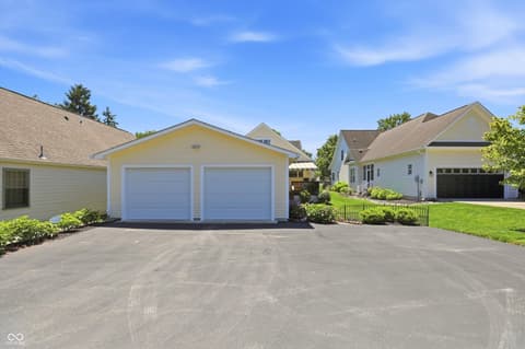 Photo of 810 W Pine Street, Zionsville, IN