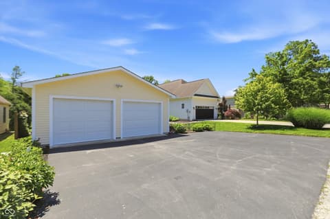 Photo of 810 W Pine Street, Zionsville, IN