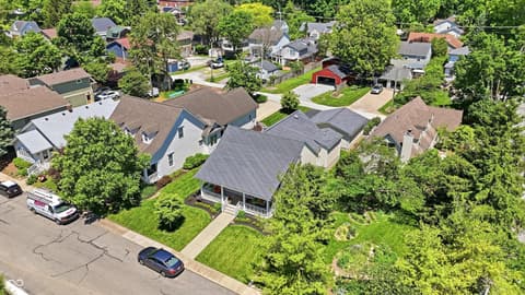 Photo of 810 W Pine Street, Zionsville, IN