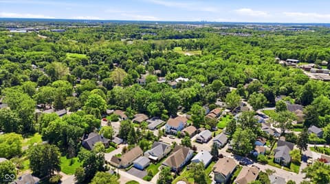 Photo of 810 W Pine Street, Zionsville, IN