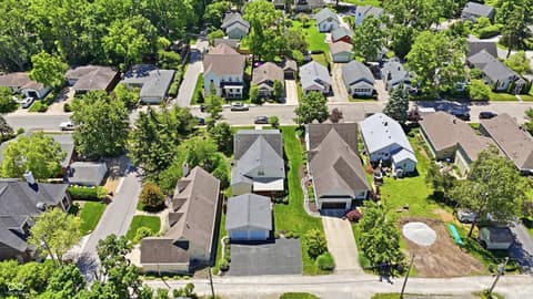 Photo of 810 W Pine Street, Zionsville, IN