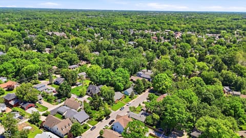 Photo of 810 W Pine Street, Zionsville, IN
