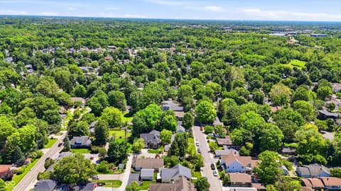 Photo of 810 W Pine Street, Zionsville, IN