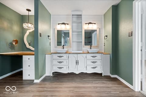 Primary bathroom at 10375 Delphi Court, Fishers, IN