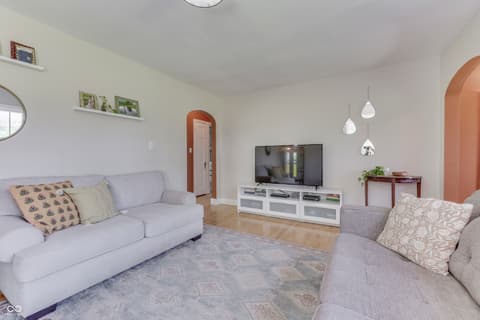 Photo of 825 E Southport Road, Indianapolis, IN