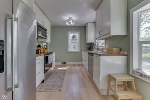 Photo of 825 E Southport Road, Indianapolis, IN