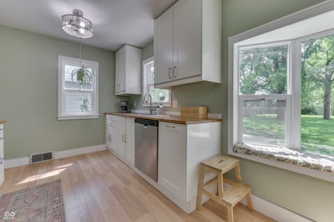 Photo of 825 E Southport Road, Indianapolis, IN