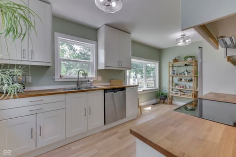 Photo of 825 E Southport Road, Indianapolis, IN