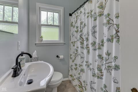 Photo of 825 E Southport Road, Indianapolis, IN