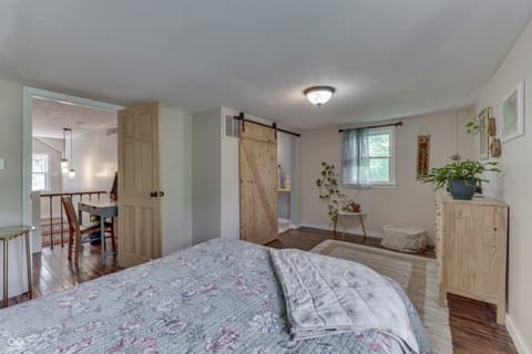 Photo of 825 E Southport Road, Indianapolis, IN