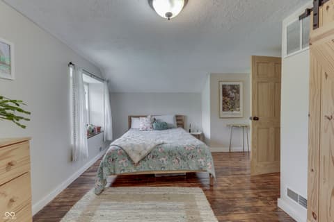 Photo of 825 E Southport Road, Indianapolis, IN