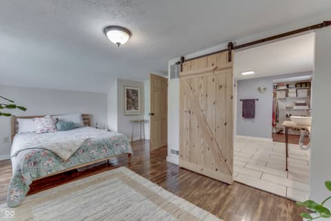 Photo of 825 E Southport Road, Indianapolis, IN