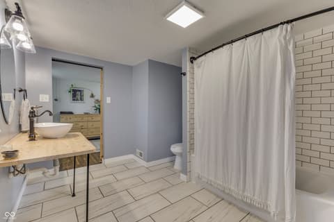 Photo of 825 E Southport Road, Indianapolis, IN