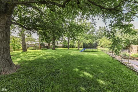 Photo of 825 E Southport Road, Indianapolis, IN