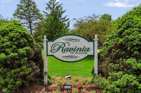 Photo of 4534 Summersong Road, Zionsville, IN