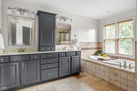 Photo of 8753 Lily Court, Zionsville, IN