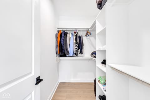 Walk In Closets — 3687 W 121st, Zionsville, IN