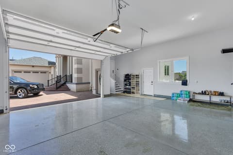Garage at 3687 W 121st, Zionsville, IN