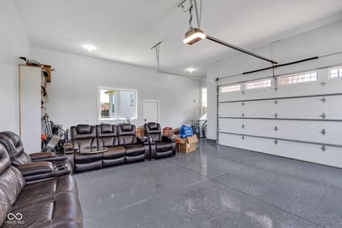 Garage at 3687 W 121st, Zionsville, IN
