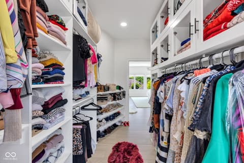 Walk In Closets — 3687 W 121st, Zionsville, IN