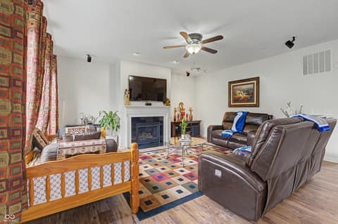 Living room at 13874 Luxor Chase, Fishers, IN
