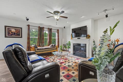 Living room at 13874 Luxor Chase, Fishers, IN