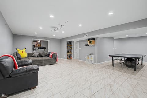 Living room at 13874 Luxor Chase, Fishers, IN