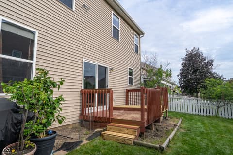 Outdoor living area at 13874 Luxor Chase, Fishers, IN