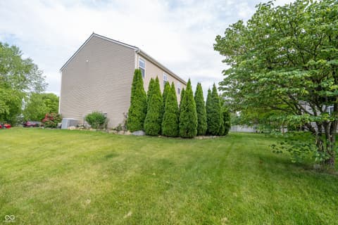 Side exterior at 13874 Luxor Chase, Fishers, IN