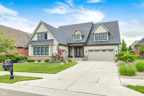 Garage at 534 Dylan Drive, Carmel, IN