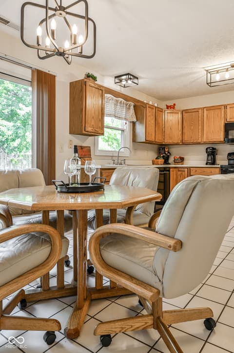 Breakfast Area — 11224 Garrick Court, Fishers, IN