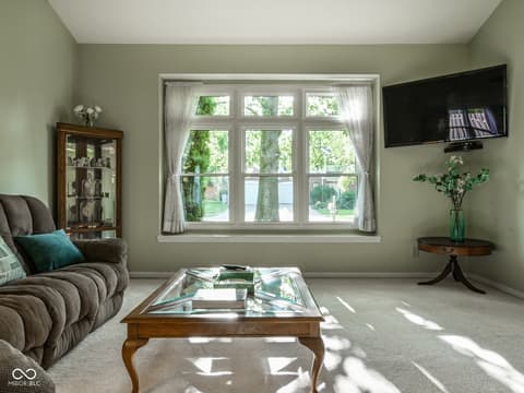 Living room at 11224 Garrick Court, Fishers, IN