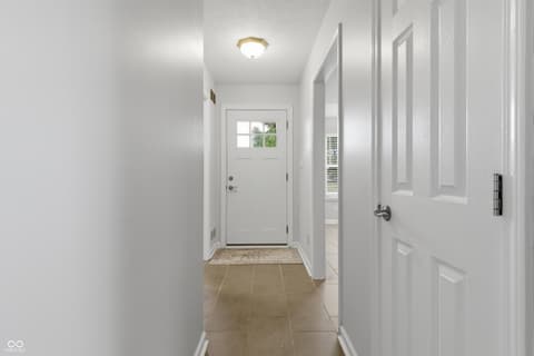 Foyer at 13847 Waycross Drive, Fishers, IN