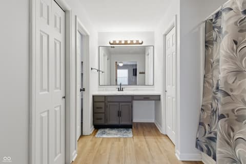 Primary bathroom at 13847 Waycross Drive, Fishers, IN