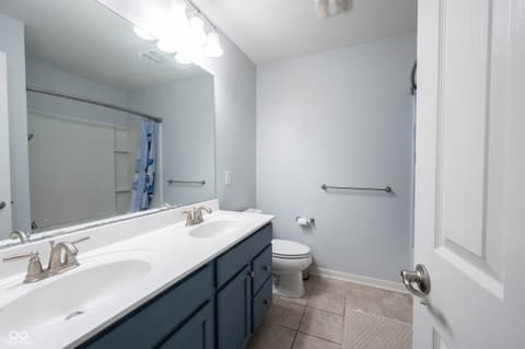 Photo of 13111 Avon Cross Way, Fishers, IN