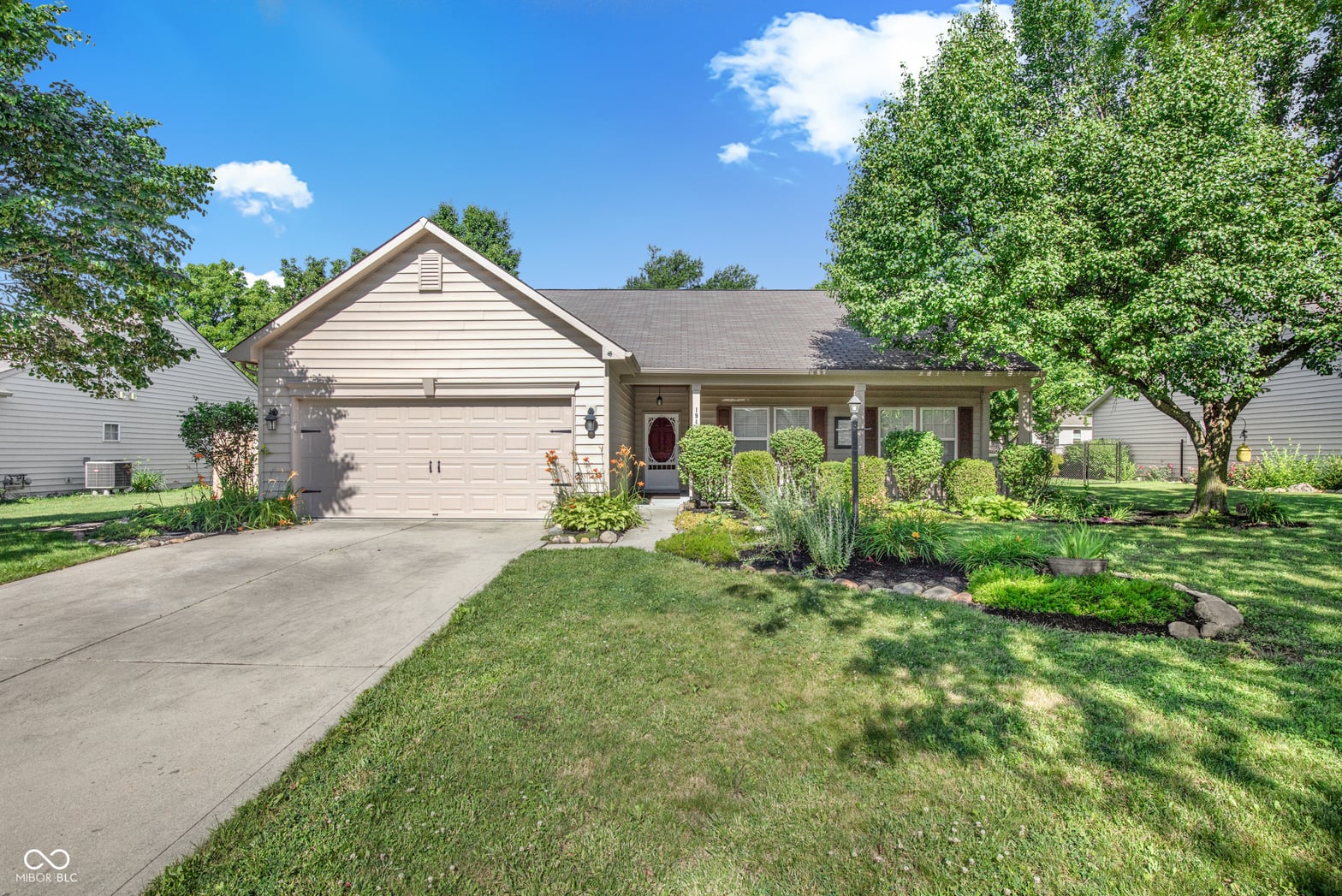 Front exterior at 19459 Silver Spring, Noblesville, IN