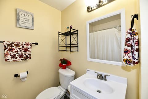 Photo of 2732 Parkwood Drive, Indianapolis, IN