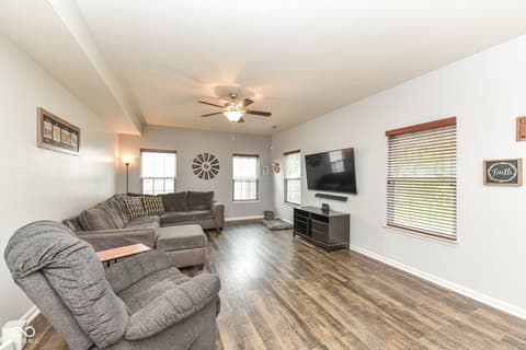 Photo of 1417 Graybark, Sheridan, IN