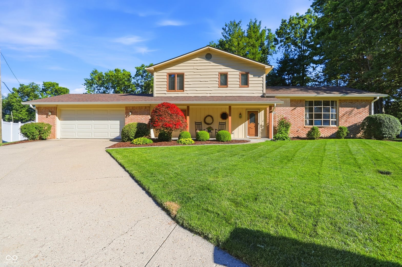 Photo of 825 Queenswood Court, Indianapolis, IN