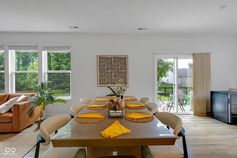 Dining room at 19490 Honeylocust Glen, Noblesville, IN