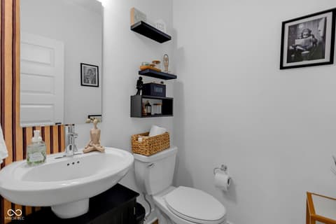 Bathroom at 19490 Honeylocust Glen, Noblesville, IN