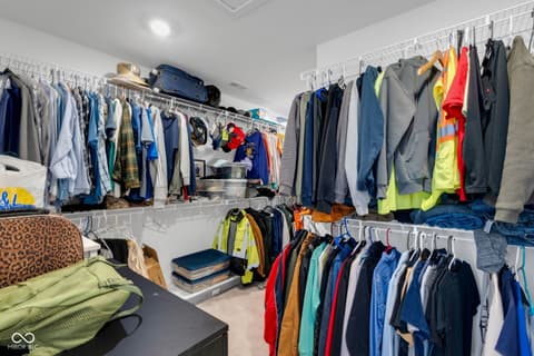 Walk In Closets — 19490 Honeylocust Glen, Noblesville, IN